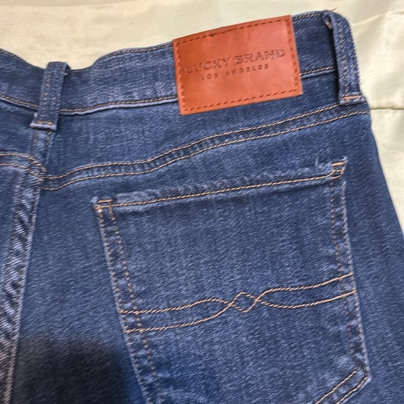 Lucky Brand Bootcut Sweet jeans size 8/29 Dark Denim - Picture 5 of 6